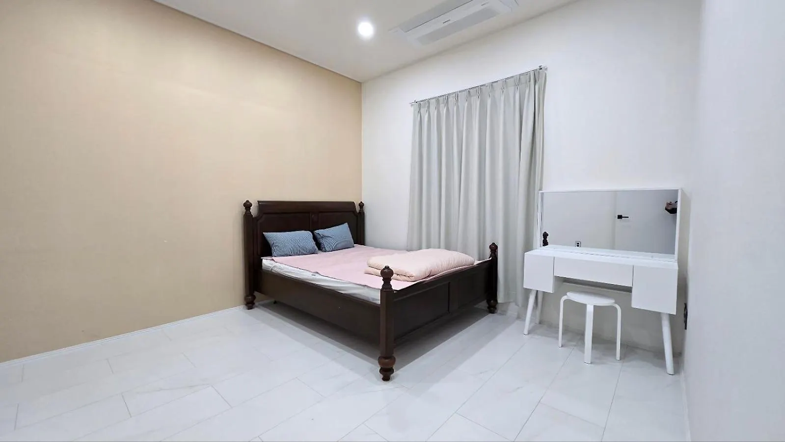 A Bridge House 5-B Hotel Incheon Guest house