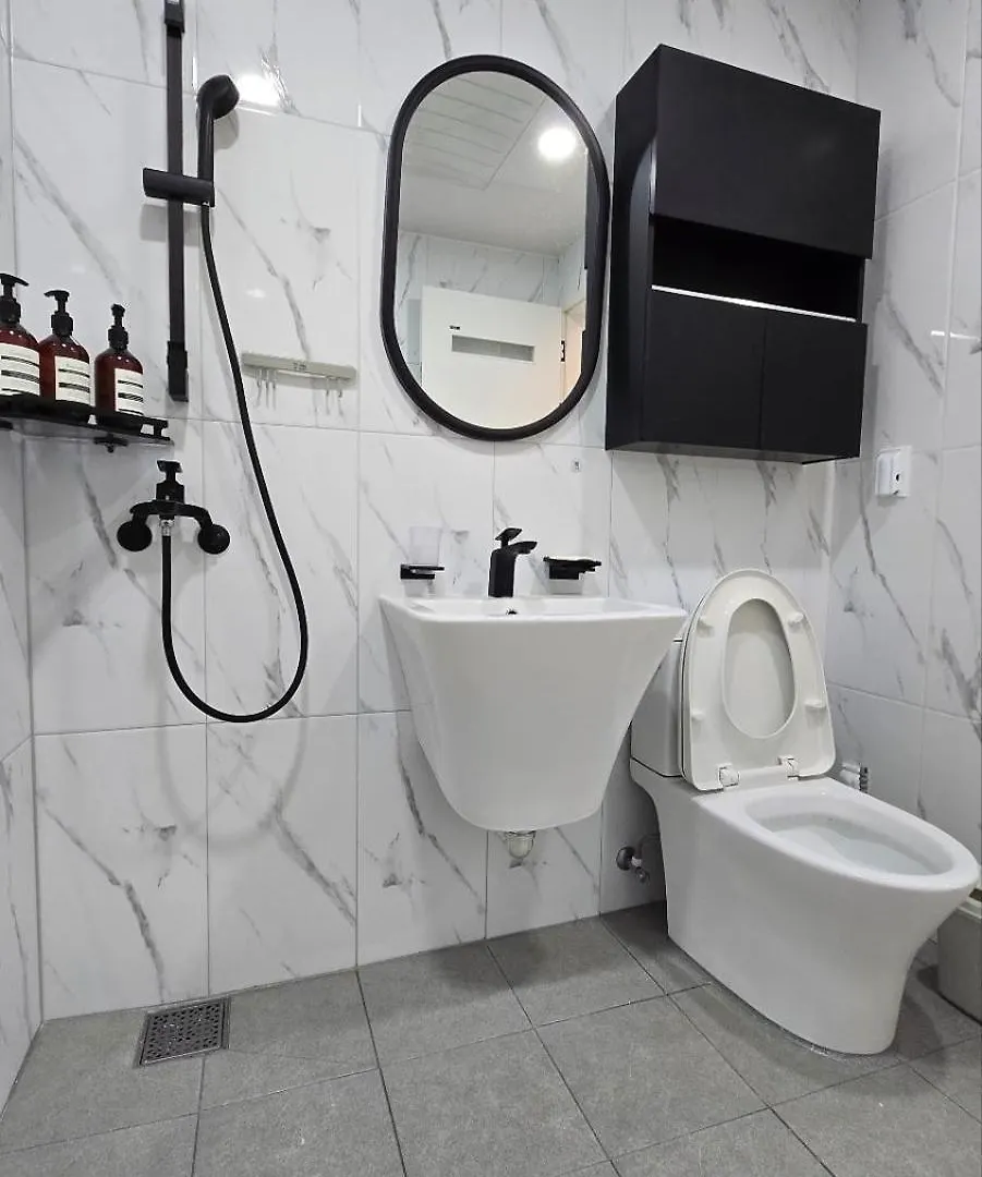 A Bridge House 5-B Hotel Incheon Guest house